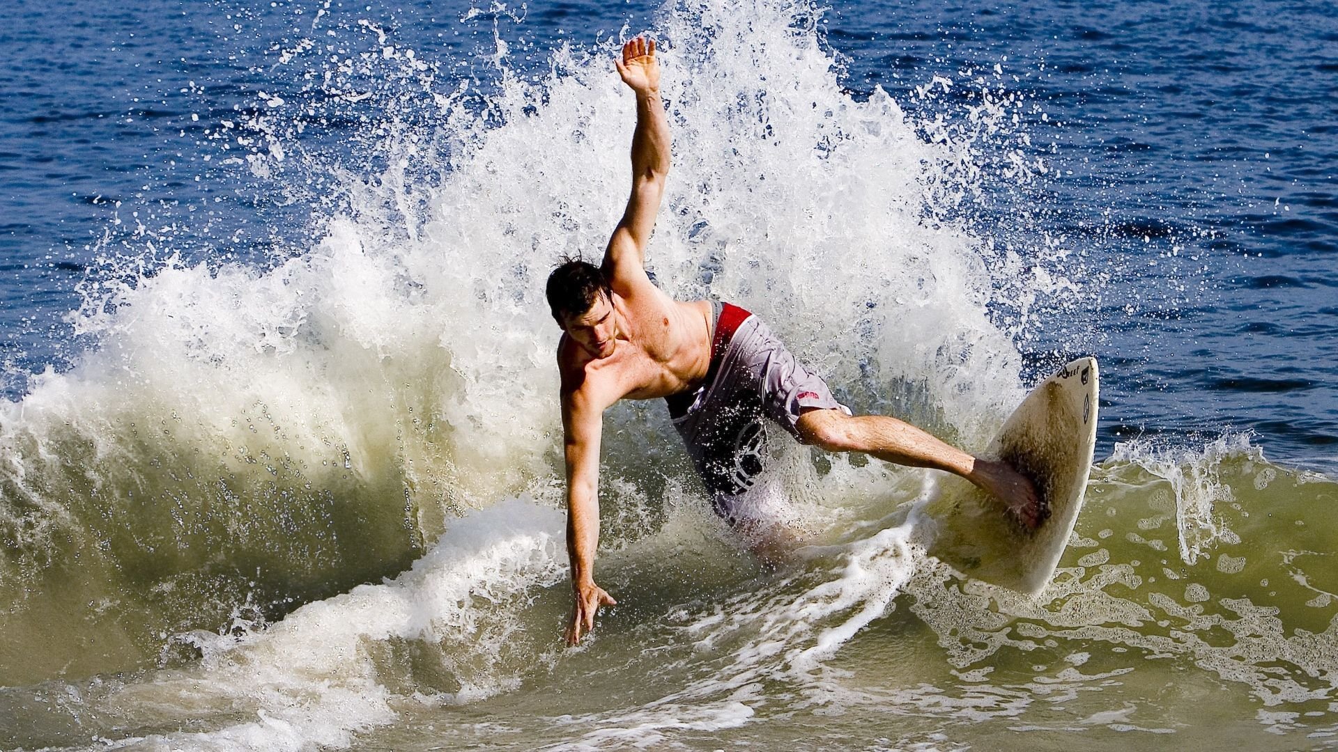 覃海洋以韧性与决心征服赛场,覃海洋游泳